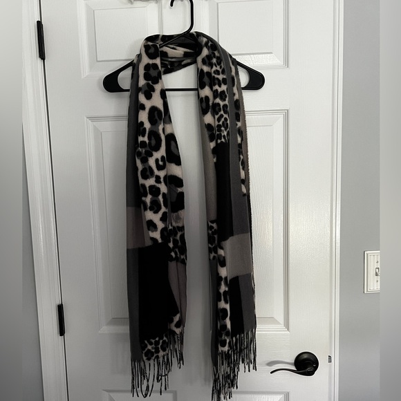 Express Accessories - Express scarf